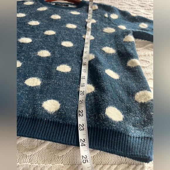 SALE! Romeo + Juliet Fuzzy Blue & White Polka Dot Sweater Women’s Size Large - Picture 10 of 13